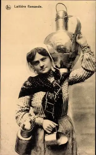 Ak Laitiere flamande, Belgische Tracht, Frau mit Milchkanne