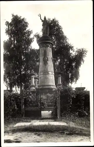 Ak Chlumec nad Cidlinou Chlumetz an der Cidlina Region Königgrätz, Schlachtfeld Denkmal