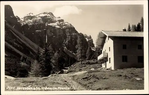 Ak Pinnistal Tirol, Partie an der Herzebenalm, Berge