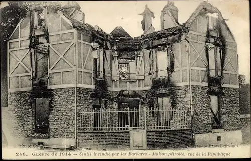 Ak Senlis Oise, Guerre de 1914, Senlis incentie par les Barbares, Maison petrolee, 1. Weltkrieg