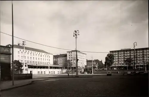 Foto Ak Karl Marx Stadt Chemnitz in Sachsen, Platz, Gebäude