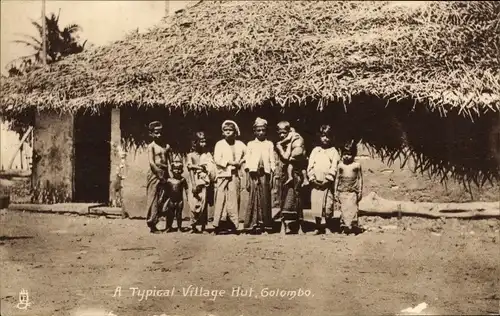 Ak Golombo Kamerun, A typical Village Hut, Kinder vor Lehmhütte