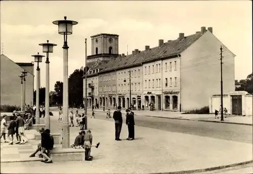 Ak Prenzlau in der Uckermark, Partie auf der Straße der Republik, Passanten