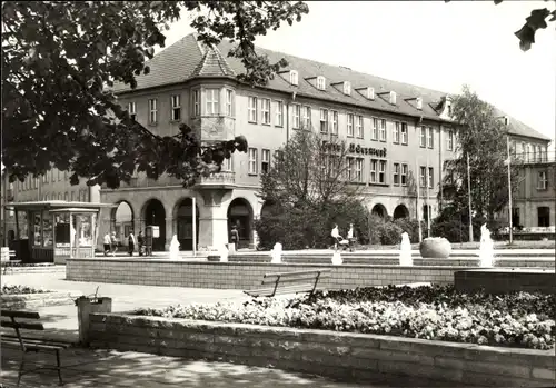 Ak Prenzlau in der Uckermark, HO Hotel Uckermark, Springbrunnenanlage