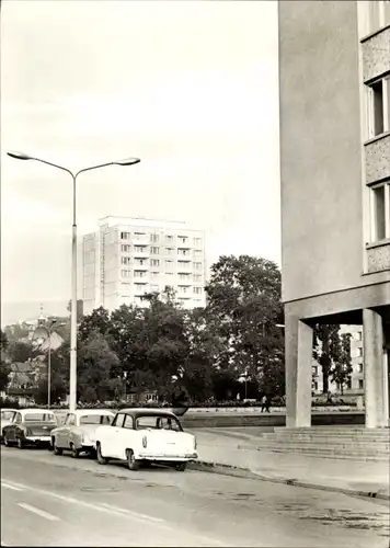 Ak Suhl in Thüringen, Hochhaus, Straßenansicht, Autos