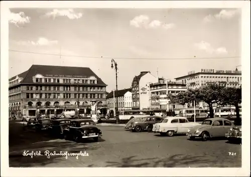 Ak Krefeld am Niederrhein, Bahnhofsvorplatz, Autos