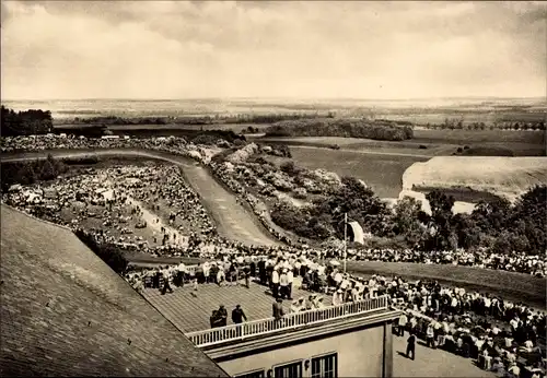 Ak Teterow in Mecklenburg, Bergring, Rennstrecke, Blick auf die Nordkurve, Zuschauer