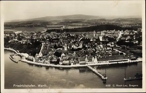 Ak Friedrichshafen am Bodensee, Werft und Stadt, Luftbild