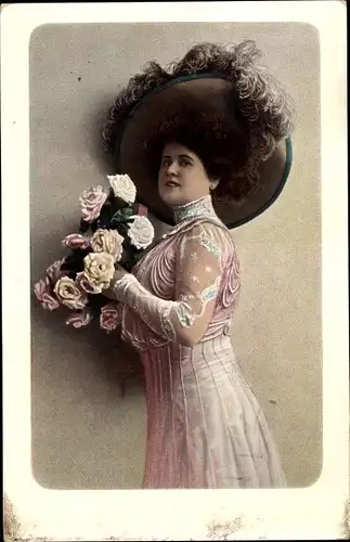 Ak Portrait einer Frau, Kleid, Blumenstrauß. Hut