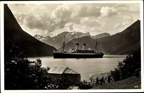 Ak Norwegen, Dampfschiff im Hardangerfjord, Fjord