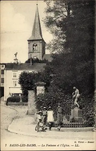 Ak Bains les Bains Vosges, La Fontaine et l'Eglise, Kirche, Denkmal