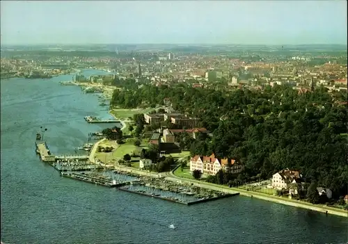 Ak Kiel Schleswig Holstein, Olympiahafen, Luftaufnahme der Stadt