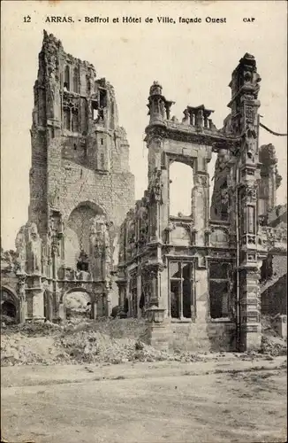 Ak Arras Pas de Calais, Beffroi et Hotel de Ville, facade Quest, Ruine, Kirche