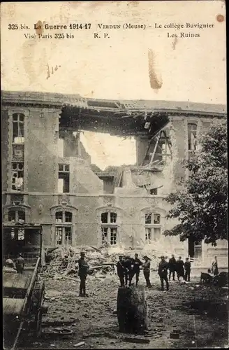 Ak Verdun Meuse, Le college Buvignier. Les Ruines, Soldaten, Krieg 1914-17