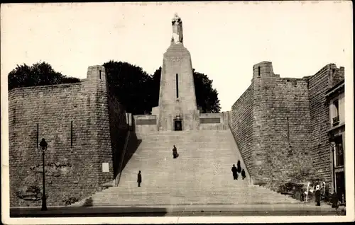 Ak Verdun Meuse, Monument a la Victoire et aux soldats, Denkmal, 1. Weltkrieg