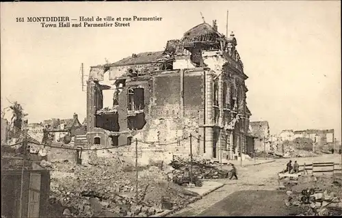 Ak Montdidier Somme, Hotel de ville et rue Parmentier, Kriegszerstörungen, 1. Weltkrieg