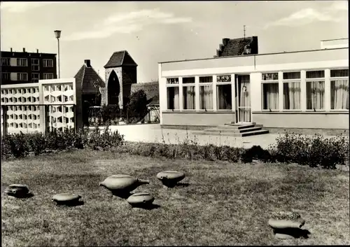 Ak Prenzlau in der Uckermark, Durchblick auf die Stadtmauer