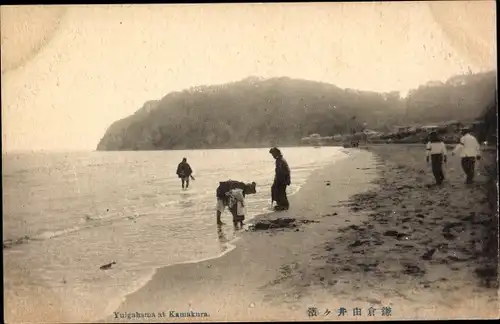 Ak Kamakura Präf Kanagawa Japan, Yuigahama, Strandszene, Meer, Berge
