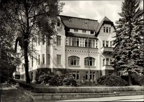 Ak Bad Elster im Vogtland, Straßenpartie mit Blick auf den Albrechtshof