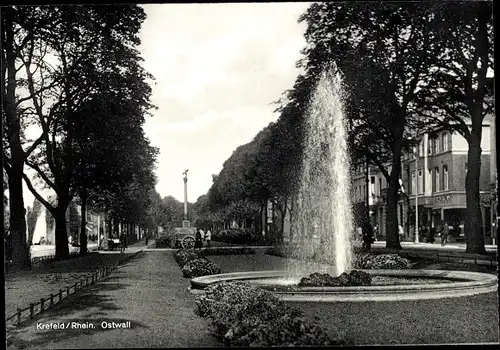 Ak Krefeld am Niederrhein, Ostwall, Springbrunnen, Denkmal