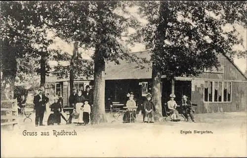 Ak Radbruch in Niedersachsen, Engels Biergarten, Gäste