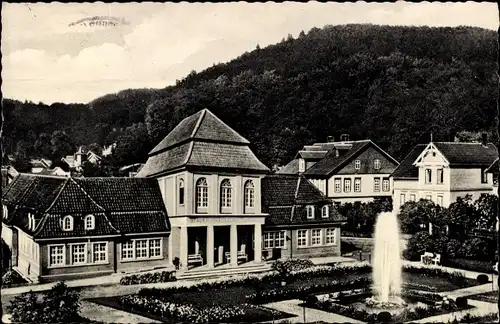 Ak Bad Grund im Harz, 100 Jahre Kur- und Heilbad, Springbrunnen