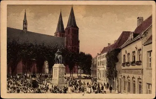 Ak Bad Cleve Kleve am Niederrhein, kleiner Markt, Hohenzollernbrunnen, Denkmal, Kirche