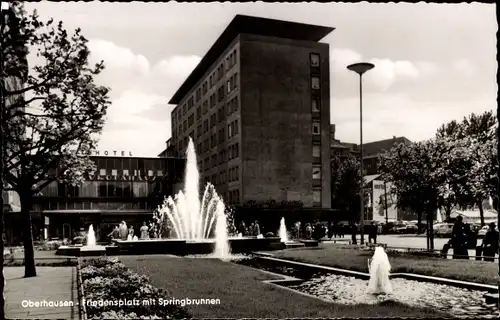 Ak Oberhausen im Ruhrgebiet, Friedensplatz, Springbrunnen