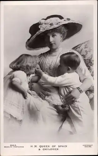 Ak Königin Victoria von Spanien mit ihren Kindern
