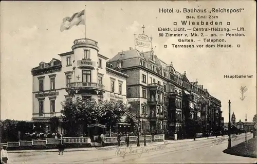 Ak Wiesbaden in Hessen, Hotel Reichspost, Bes. Emil Zorn, Hauptbahnhof, Straßenansicht
