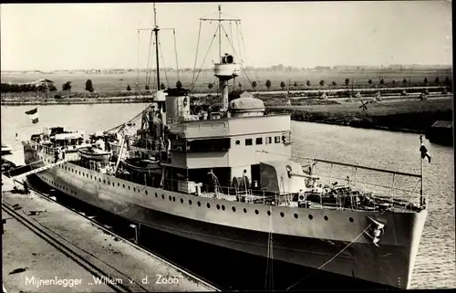 Ak Niederländisches Kriegsschiff, Mijnenlegger Willem v.d. Zaan, im Hafen