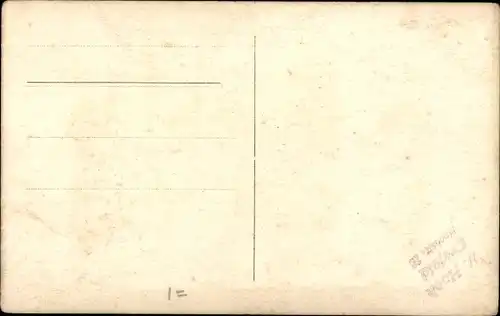 Foto Ak Soldat in Uniform, Portrait, Stuhl