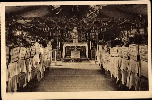 Ak Douaumont Lothringen Meuse, Ossuaire provisoire, Interieur de la Chapelle, Gebeinhaus, 1. WK