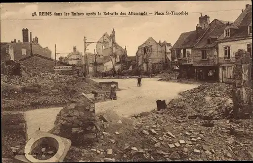 Ak Reims Marne, dans les Ruines apres des Allemands, Place St-Timothee, Kriegszerstörungen