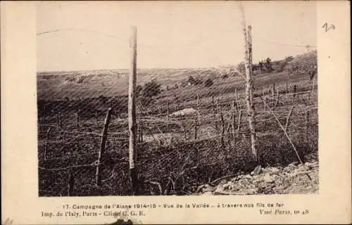 Ak Aisne, Vue de la Vallee, Blick auf das Schlachtfeld durch Stacheldraht