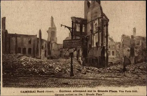 Ak Cambrai Nord, Ecriteau allemand sur la Grande Place, Schild, zerstörte Gebäude
