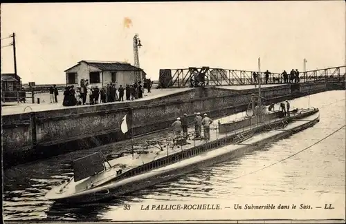 Ak La Pallice Rochelle Charente Maritime, un Submersible dans le Sass