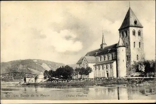 Ak Hastière Wallonien Namur, Les Bords de la Meuse, L'Eglise d'Hastiere