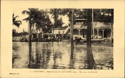 Ak Cotonou Dahomey Benin, Inondations de Cotonou 1925, Un coin du Marche, Palmen, Wasser