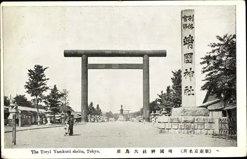 Ak Tokyo Tokio Japan, The Toryi Yasukuni shrine, Denkmal, Torbogen, Straße
