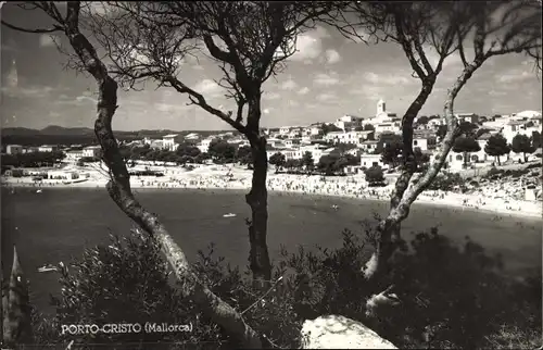 Ak Porto Cristo Mallorca Balearische Inseln, Panorama, Blick durch einen Baum