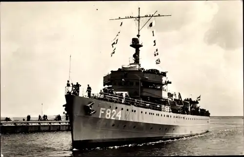 Ak Niederländisches Kriegsschiff, Hr. Ms. fregat Willem v. d. Zaan F824