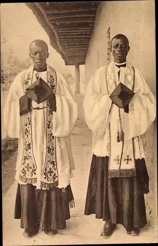 Ak Missions des Peres Blancs, Afrique Equatoriale, Deux pretres indigenes