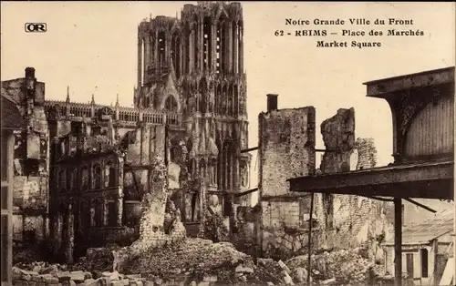 Ak Reims Marne, Place des Marches, Kirche, Kriegszerstörungen