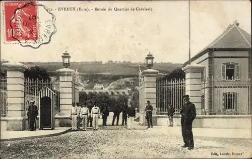 Ak Evreux Eure, Entree du Quartier de Cavalerie