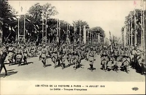 Ak Paris, Fêtes de la Victoire, 14 Juillet 1919, Défilé, Troupes Francaises