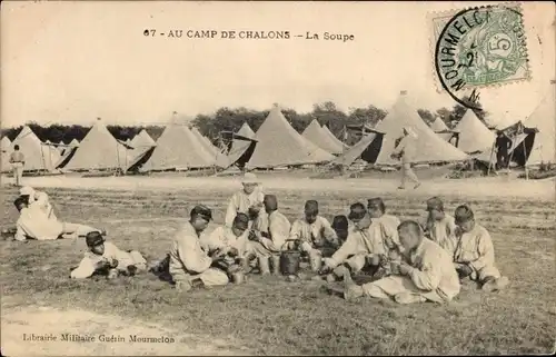 Ak Camp de Chalons Camp de Mourmelon Marne, La Soupe