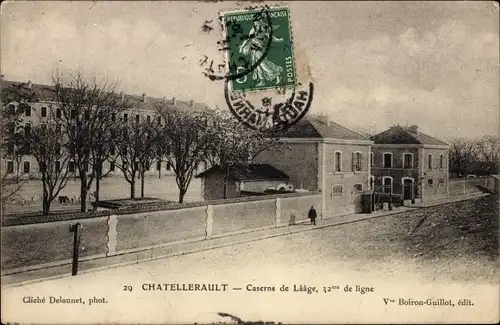 Ak Châtellerault Vienne, Caserne de Laage