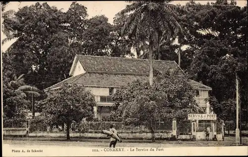 Ak Conakry Guinea, Le Service du Port, Straßenpartie