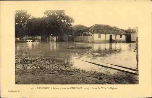 Ak Cotonou Dahomey Benin, Inondations du Cotonou 1925, Dans la Ville Indigene, Sturmschäden